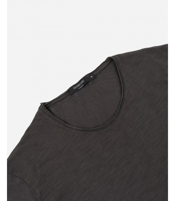 Basic slubbed T-shirt with raw edges