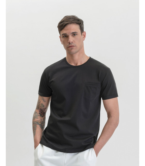 T-shirt basic con taschino