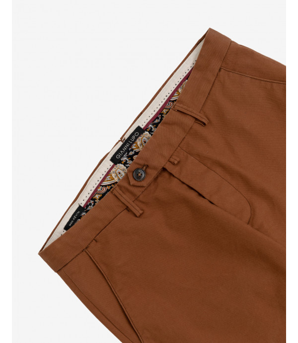 Premium chinos with sartorial details and printed lining