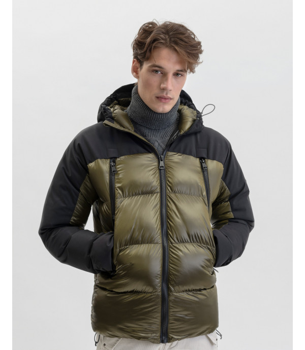 Hooded puffer jacket in military green