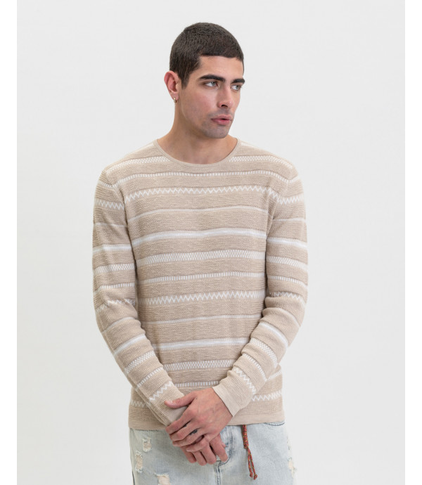 Pullover with orizontal patternes