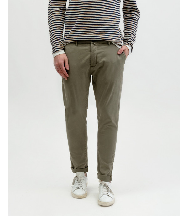 Chinos basico slim fit