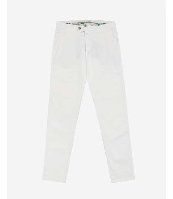 Chinos basico con dettagli sartoriali