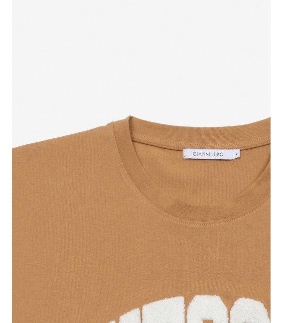 T-shirt with awesome patch in pile
