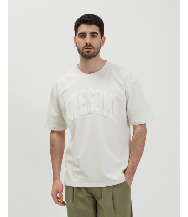 T-shirt con patch awesome in pile