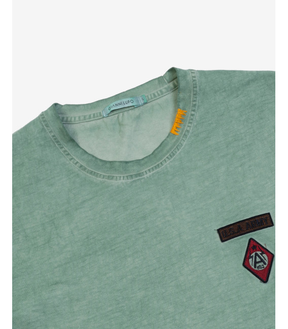T-shirt stone wash con patch