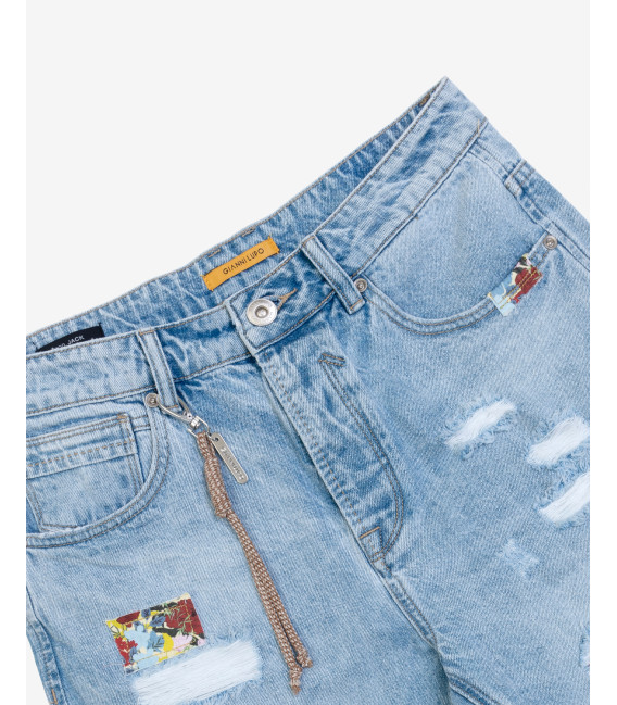 Bermuda jeans con strappi e patch