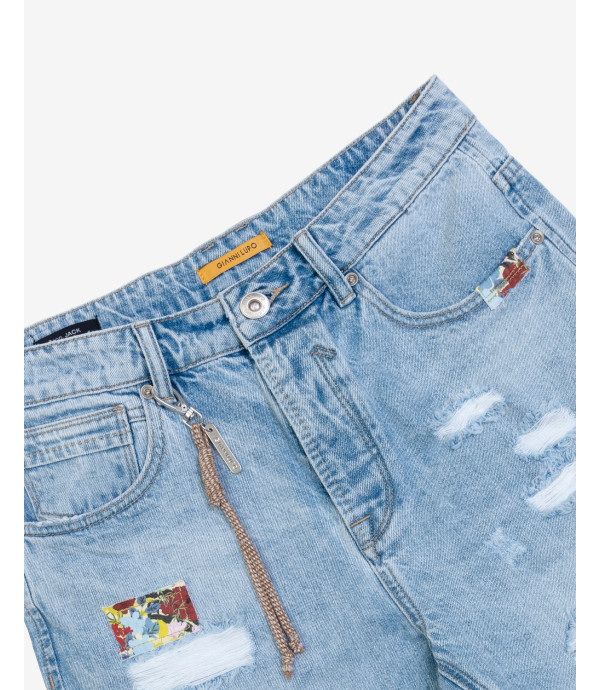 Bermuda jeans con strappi e patch