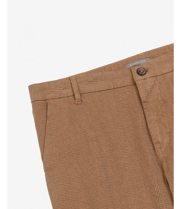 Pantaloni eleganti slim fit in microfantasia