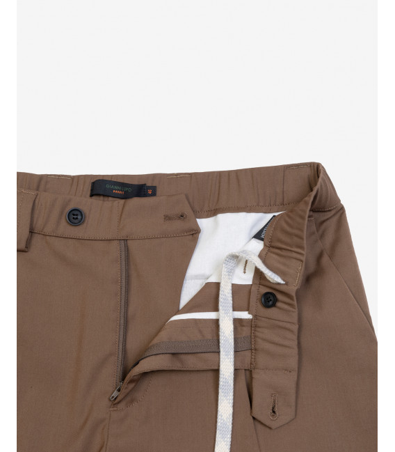 Pantaloni regular fit con pinces