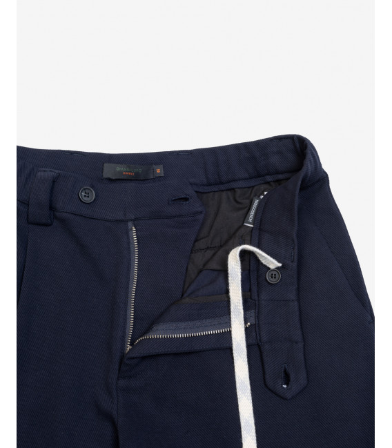 Pantaloni regular fit con pinces