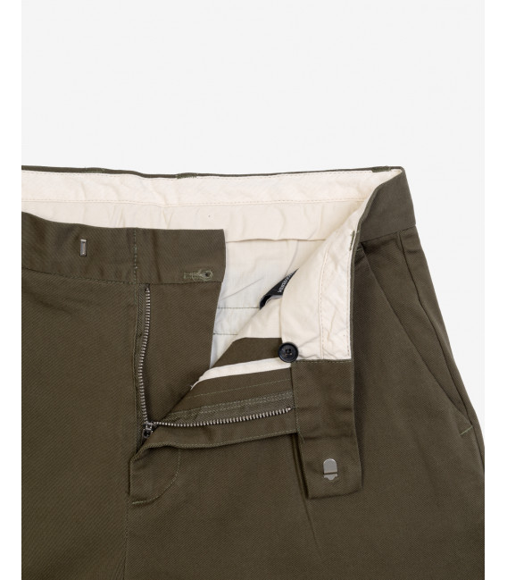 Pantaloni relaxed fit con pinces