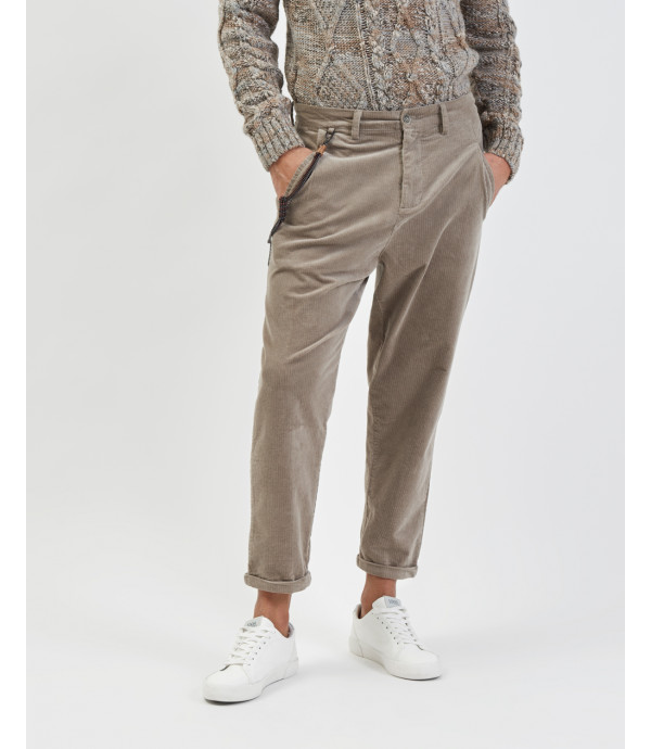 Low crotch trousers with pleats in cord
