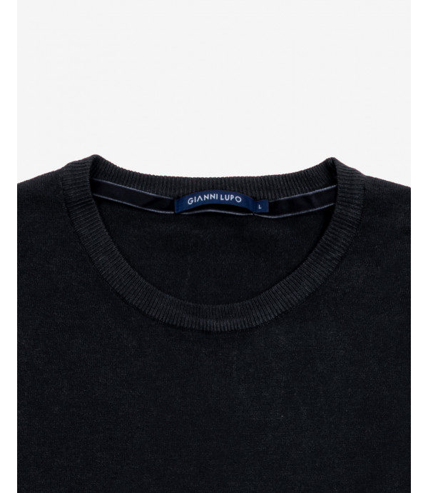 Basic crewneck sweater