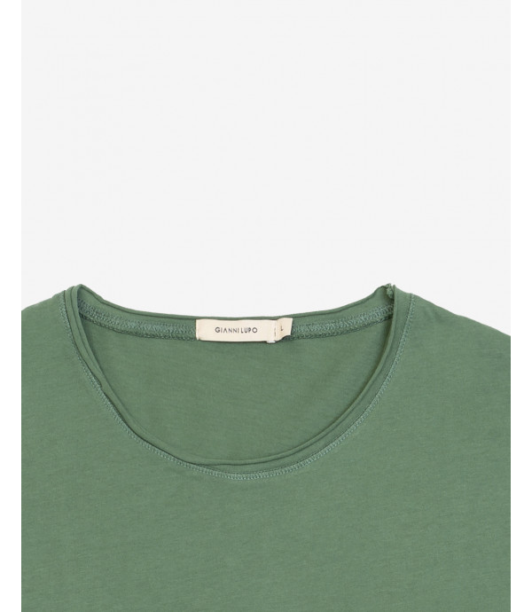 T-shirt with raw edges