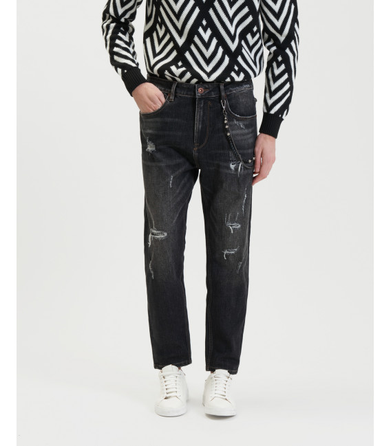 MIKE95 carrot cropped jeans with rips in black
