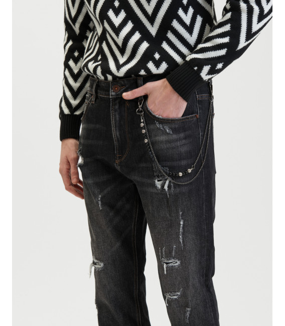 MIKE95 carrot cropped jeans with rips in black