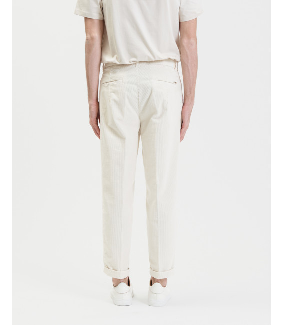 Pantalone chino slim fit in tessuto armaturato