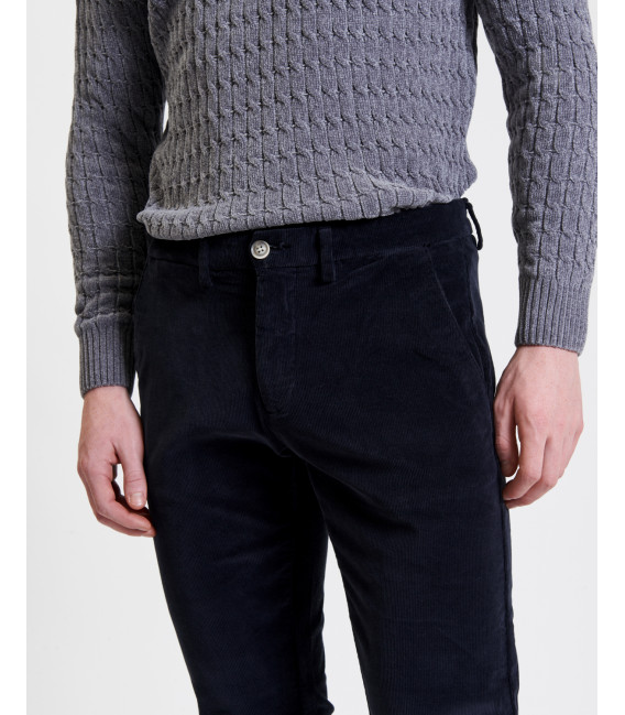 Pantaloni slim fit in velluto a coste