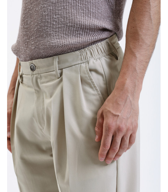 Pantaloni relaxed fit con pinces