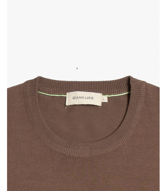 Light weight crewneck sweater
