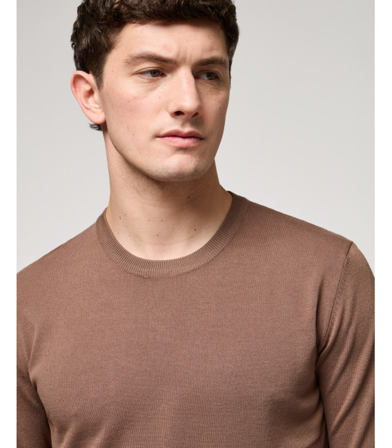 Light weight crewneck sweater
