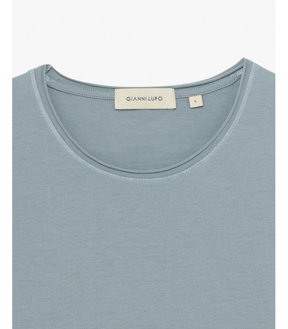 T-shirt with raw edges
