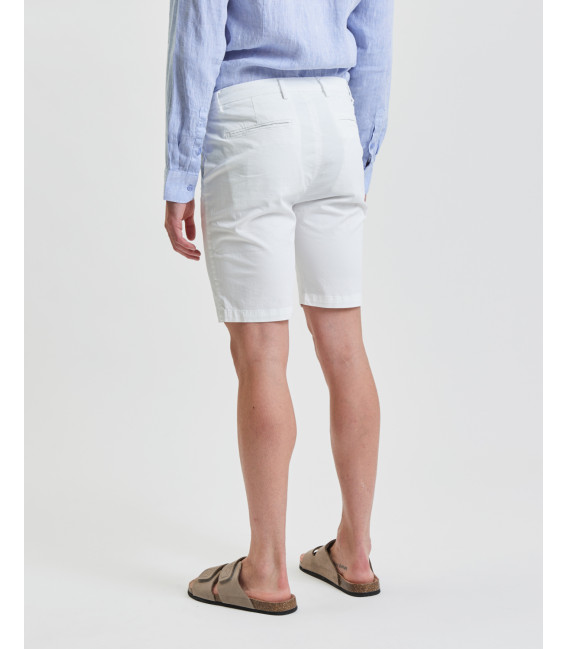 Basic chinos shorts