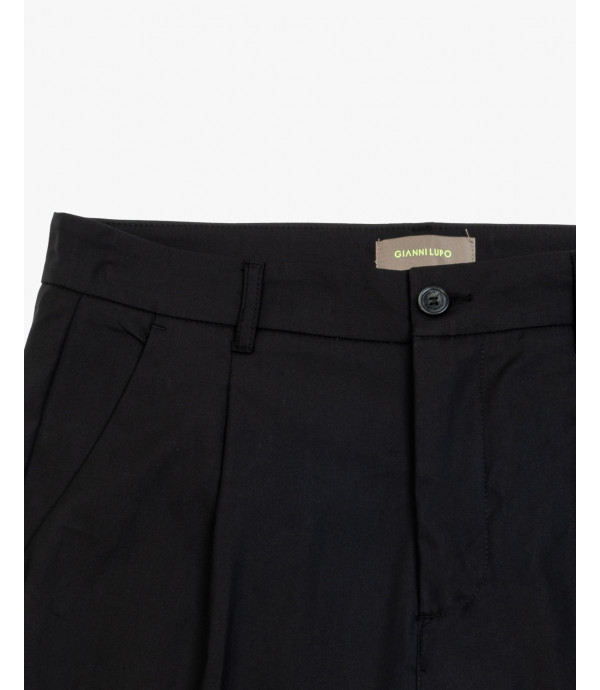 Bermuda shorts with pleats