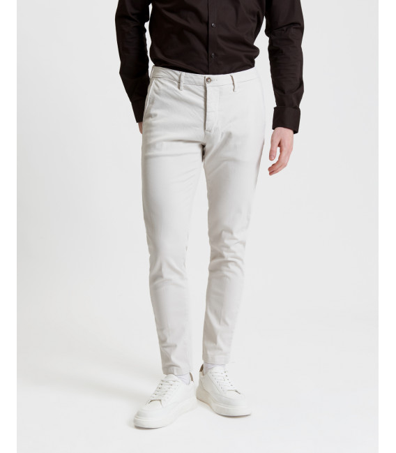 Pantaloni slim fit