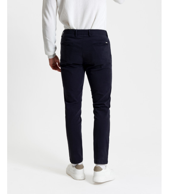 Pantaloni slim fit