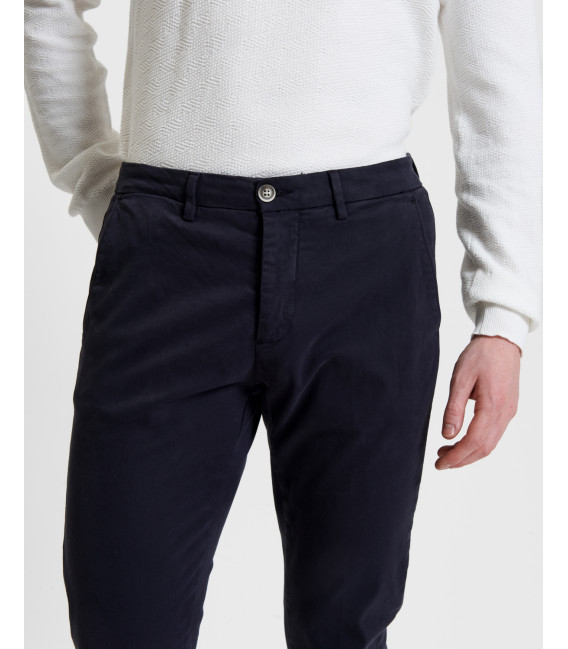 Pantaloni slim fit