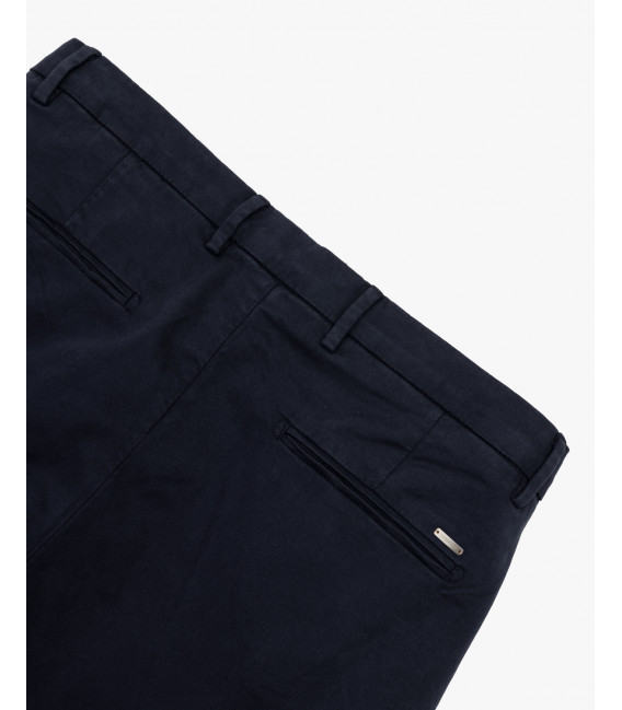 Pantaloni slim fit