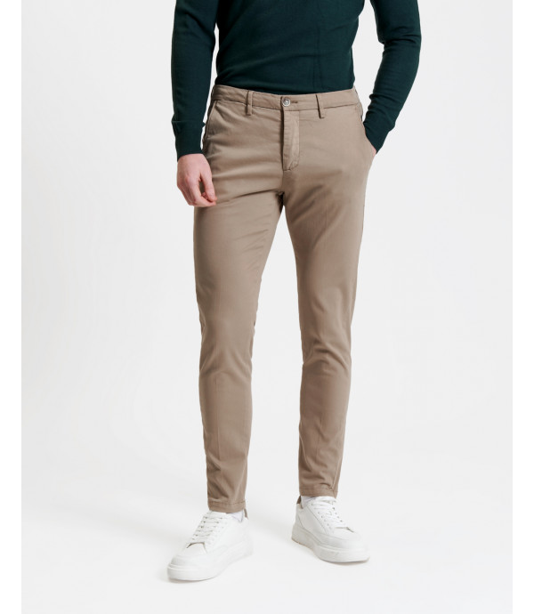 Pantaloni slim fit
