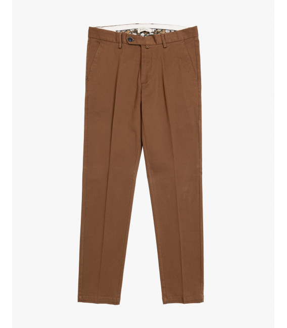 Basic chinos with sartorial details