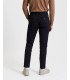 Chinos basico con dettagli sartoriali