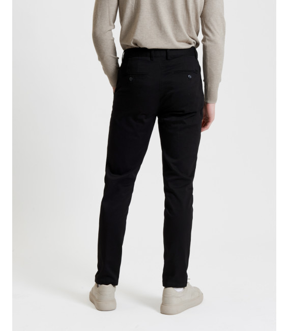 Basic chinos with sartorial details