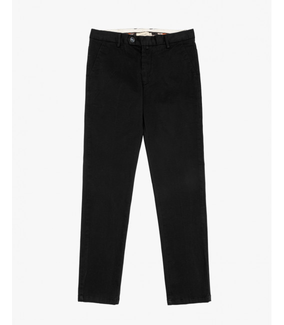 Basic chinos with sartorial details