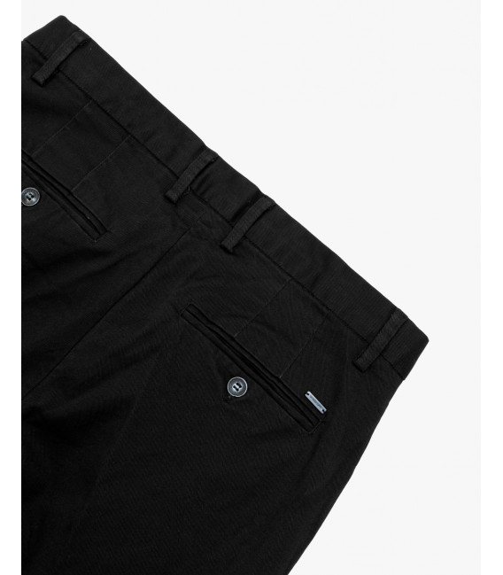 Basic chinos with sartorial details