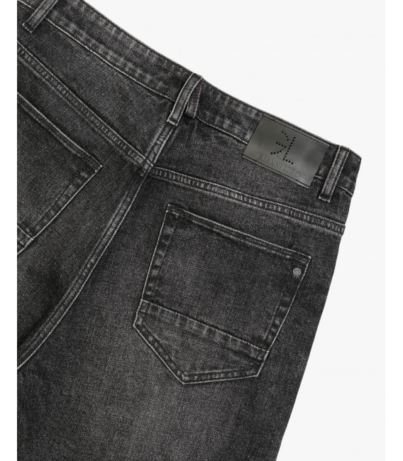 Jeans GRANT carrot fit neri con toppa