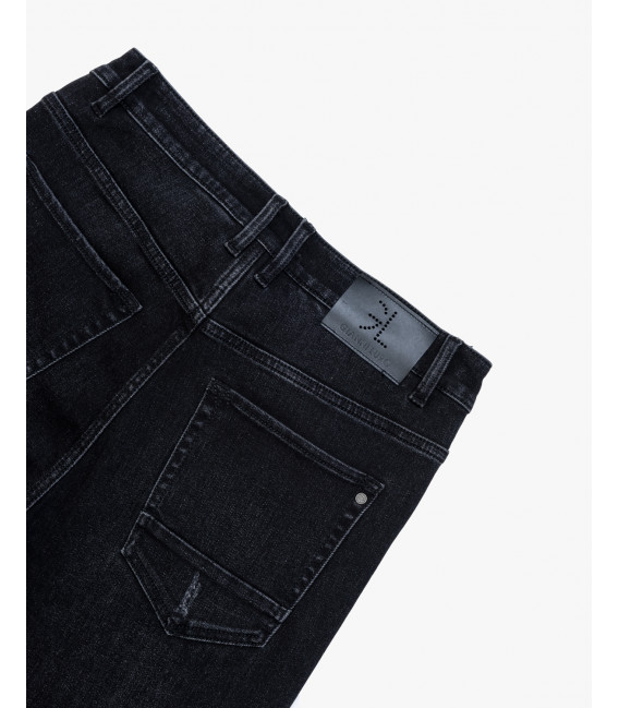 MIKE carrot cropped fit in black