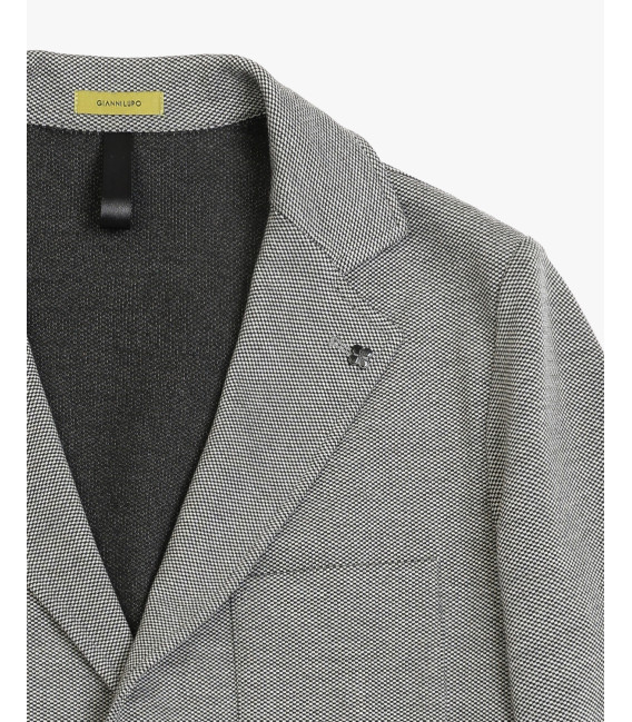 Single-breasted blazer in textured fabric