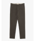 Chinos basico con dettagli sartoriali