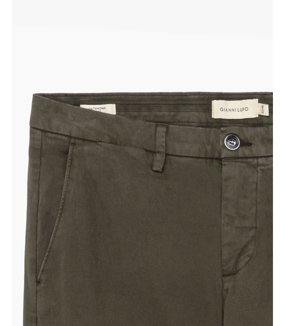 Pantaloni slim fit
