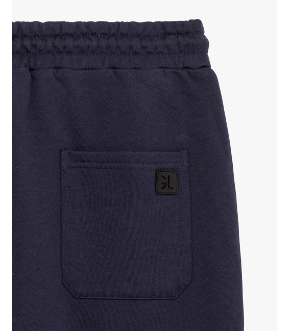 Jogger with cargo pockets