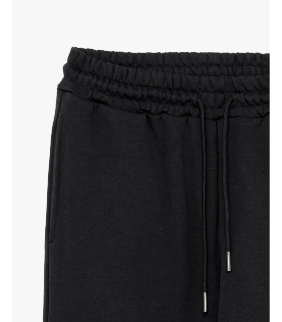 Jogger with cargo pockets