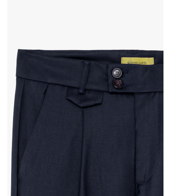 Pleated trousers with turn-up hem