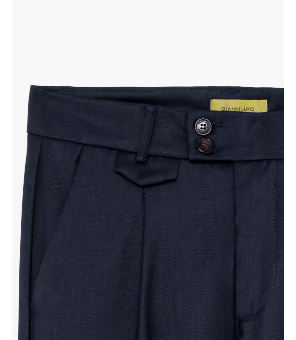 Pleated trousers with turn-up hem