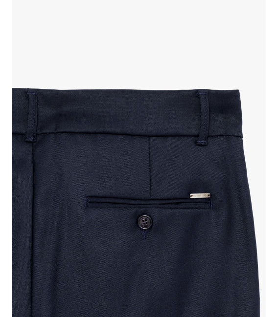 Pleated trousers with turn-up hem