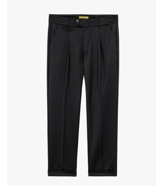 Pleated trousers with turn-up hem